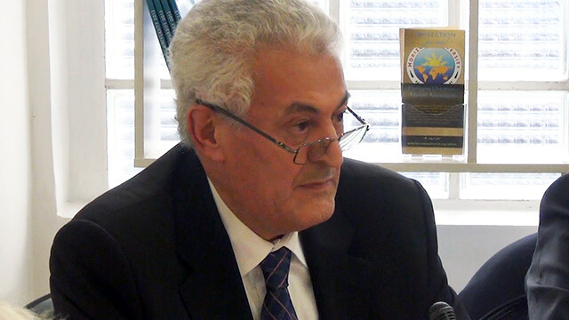 Vers une politique de dialogue et de développement